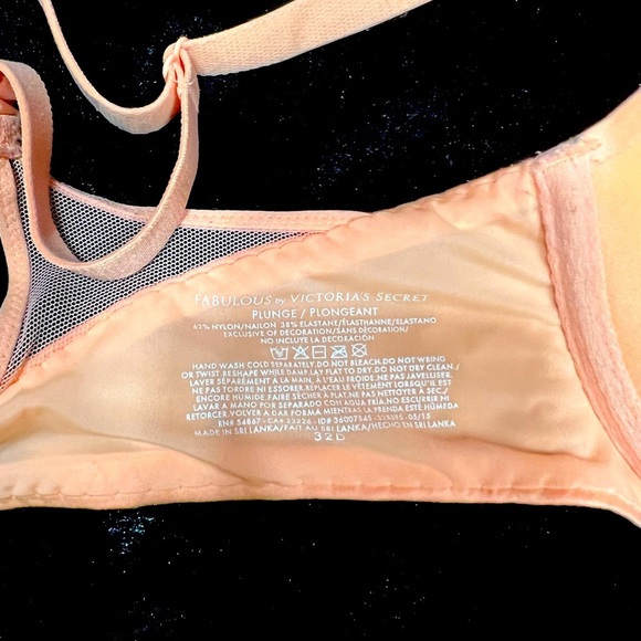 Victoria’s Secret Coral Push Up Bra - Picture 3 of 4